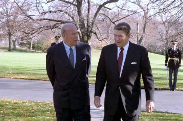 Then-Secretary of State George Shultz with President Reagan in 1986.